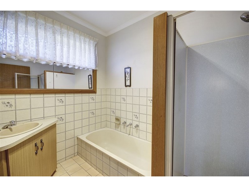 17 Michell Close, Norlane VIC 3214