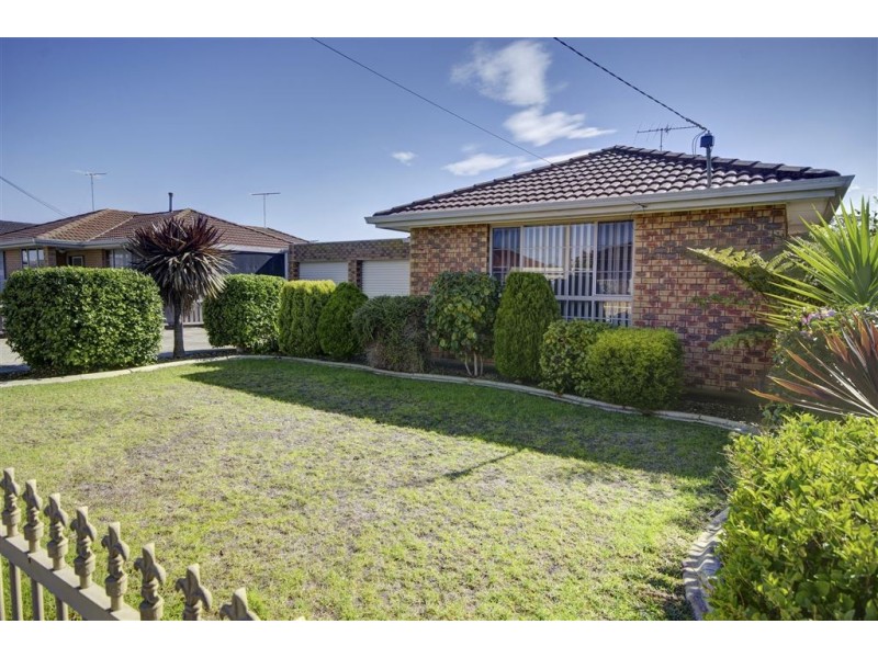 17 Michell Close, Norlane VIC 3214
