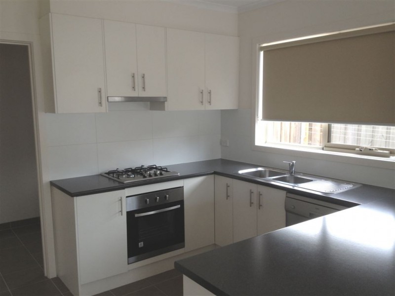 2/18 June Avenue, Hamlyn Heights VIC 3215