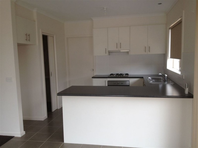 2/18 June Avenue, Hamlyn Heights VIC 3215