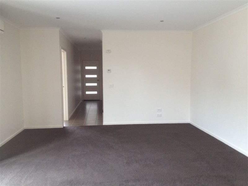 2/18 June Avenue, Hamlyn Heights VIC 3215