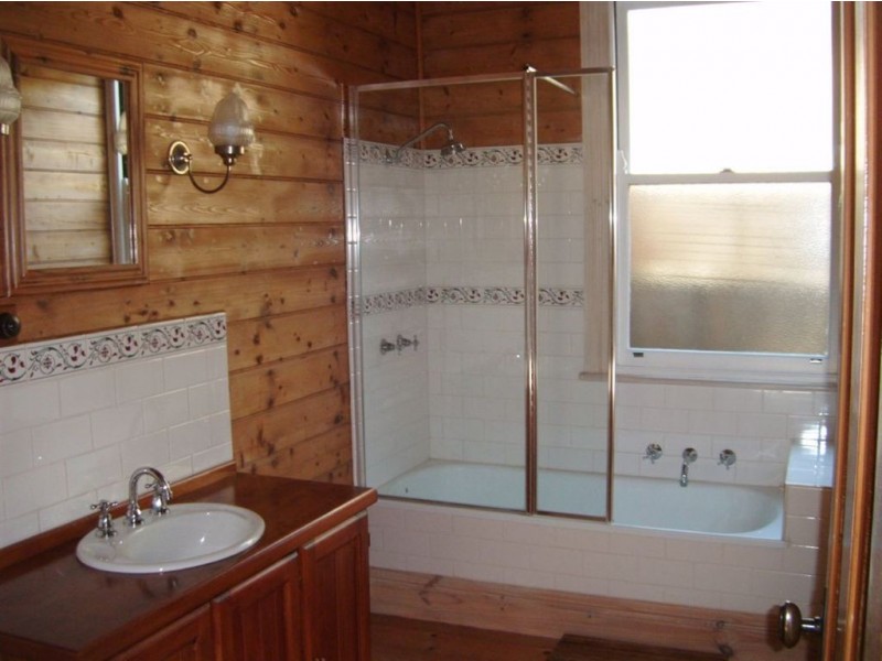 42 Victoria Street, Rippleside VIC 3215