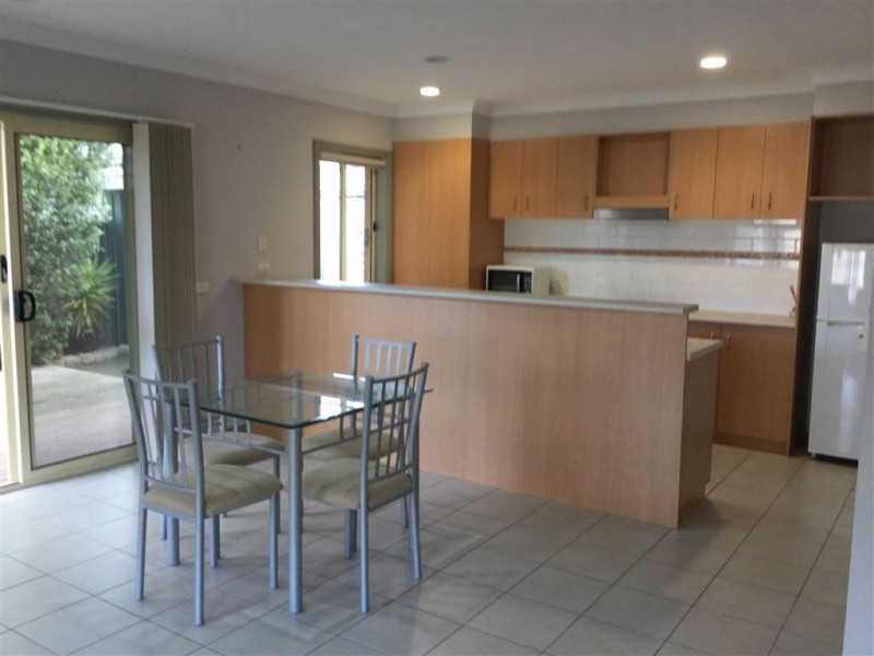 4/10 Bosanquet Court, Newtown VIC 3220