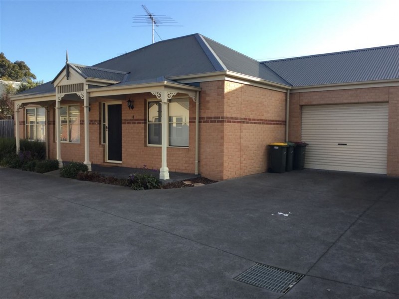 4/10 Bosanquet Court, Newtown VIC 3220