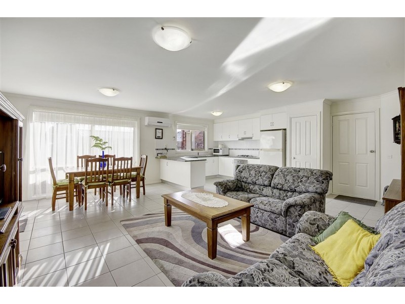 2/94 Vines Road, Hamlyn Heights VIC 3215