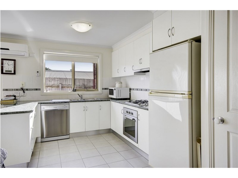 2/94 Vines Road, Hamlyn Heights VIC 3215