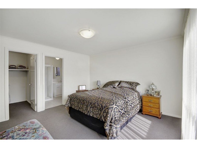 2/94 Vines Road, Hamlyn Heights VIC 3215