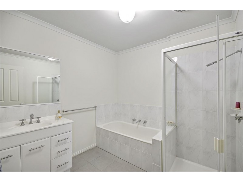 2/94 Vines Road, Hamlyn Heights VIC 3215