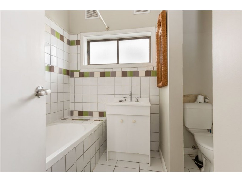 11 Watsonia Grove, Norlane VIC 3214