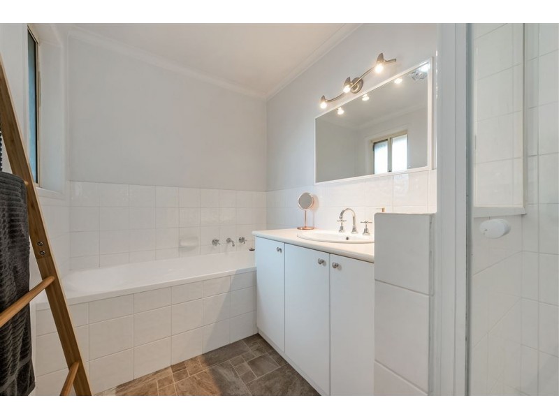 8 Lowan Avenue, Norlane VIC 3214
