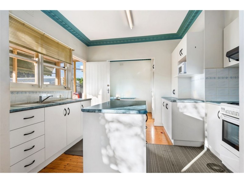 110 Thompson Road, North Geelong VIC 3215