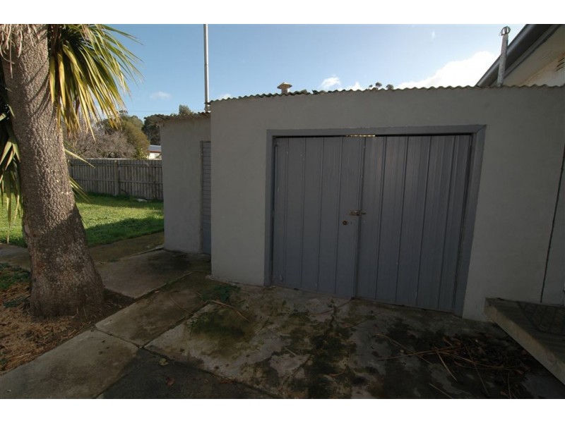 24 Walsh Grove, North Geelong VIC 3215