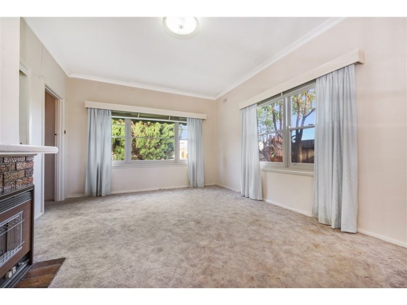 8 Vines Road, Hamlyn Heights VIC 3215