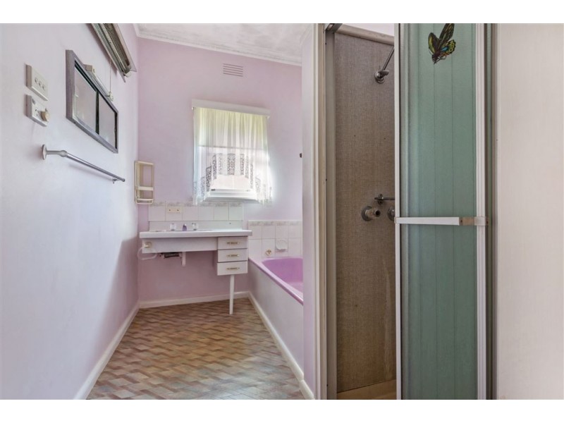 8 Vines Road, Hamlyn Heights VIC 3215