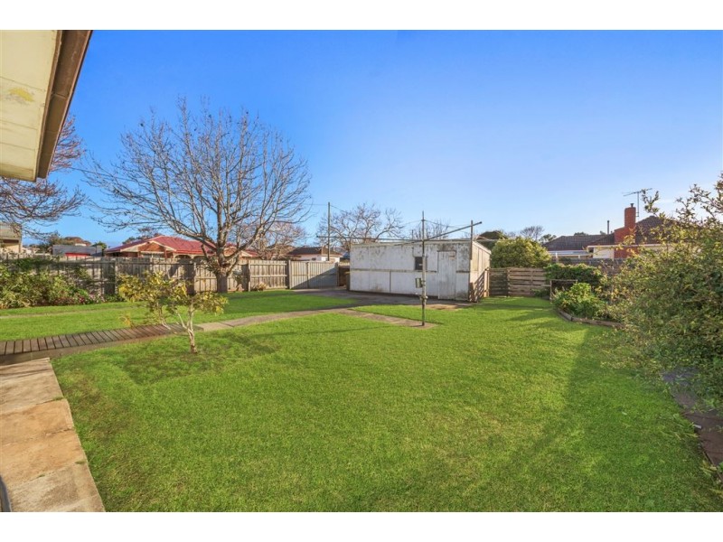 8 Vines Road, Hamlyn Heights VIC 3215