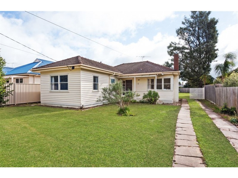 2 Weeroona Avenue, Hamlyn Heights VIC 3215