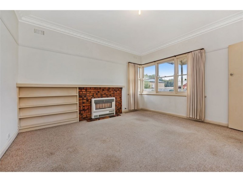 2 Weeroona Avenue, Hamlyn Heights VIC 3215