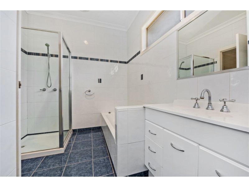 2 Weeroona Avenue, Hamlyn Heights VIC 3215