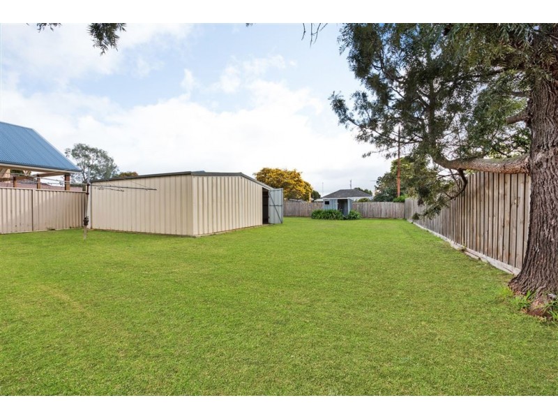 2 Weeroona Avenue, Hamlyn Heights VIC 3215