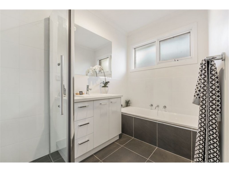 1B Jalana Court, Highton VIC 3216
