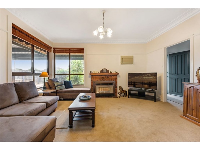 24 Pine Avenue, North Shore VIC 3214