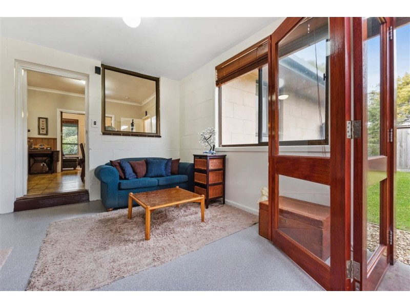 24 Pine Avenue, North Shore VIC 3214