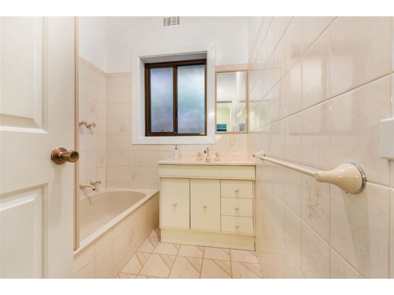 24 Pine Avenue, North Shore VIC 3214