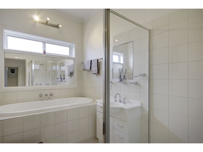 2 Castle Court, Bell Park VIC 3215