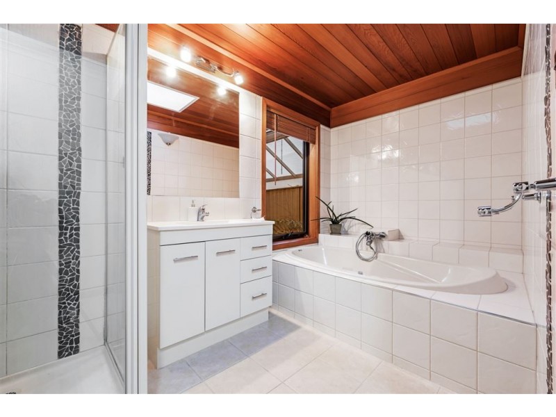 21 Leila Crescent, Bell Post Hill VIC 3215