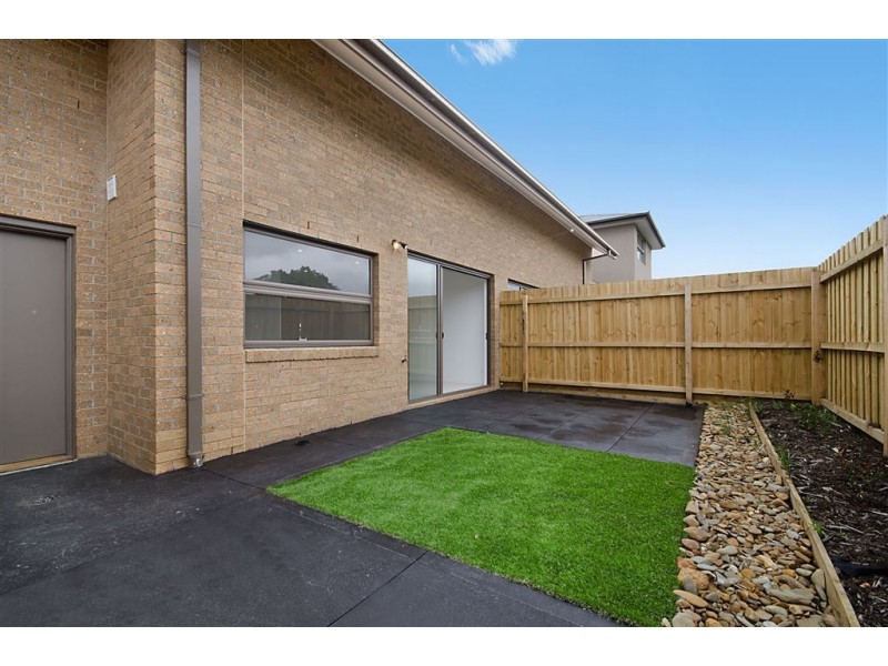 2/22 Myrtle Grove, North Shore VIC 3214
