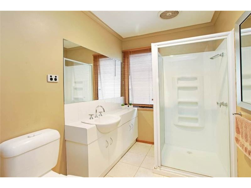 9 Rodbrough Crescent, Corio VIC 3214