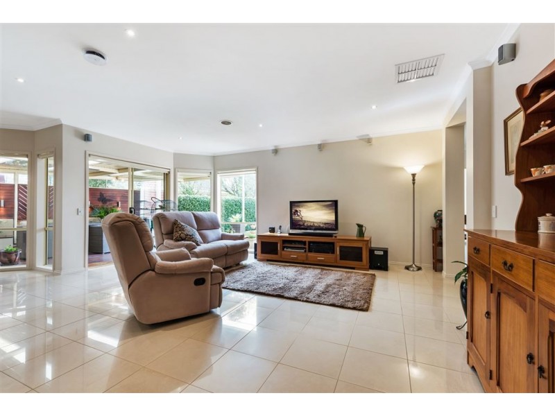 8 Rowe Street, Hamlyn Heights VIC 3215