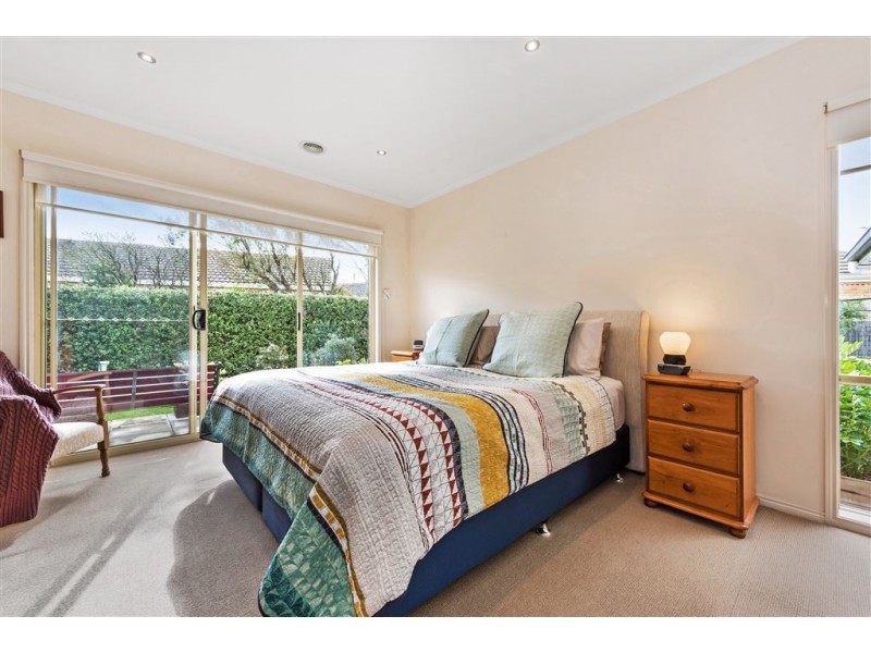 8 Rowe Street, Hamlyn Heights VIC 3215