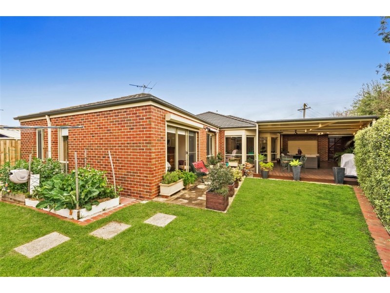 8 Rowe Street, Hamlyn Heights VIC 3215