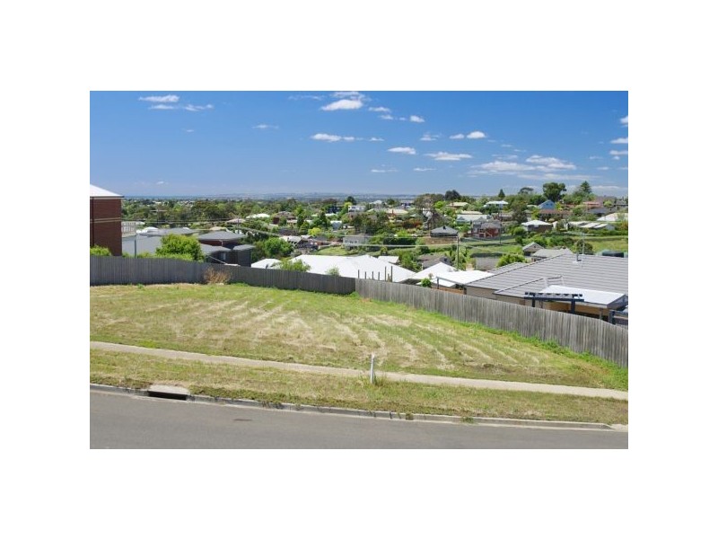 8 Greenfinch Way, Wandana Heights VIC 3216