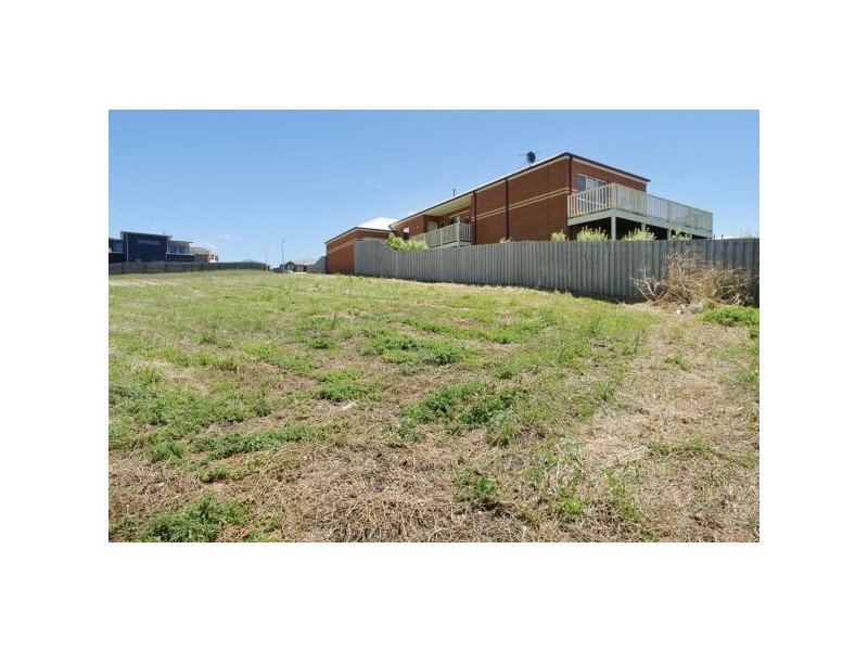 8 Greenfinch Way, Wandana Heights VIC 3216