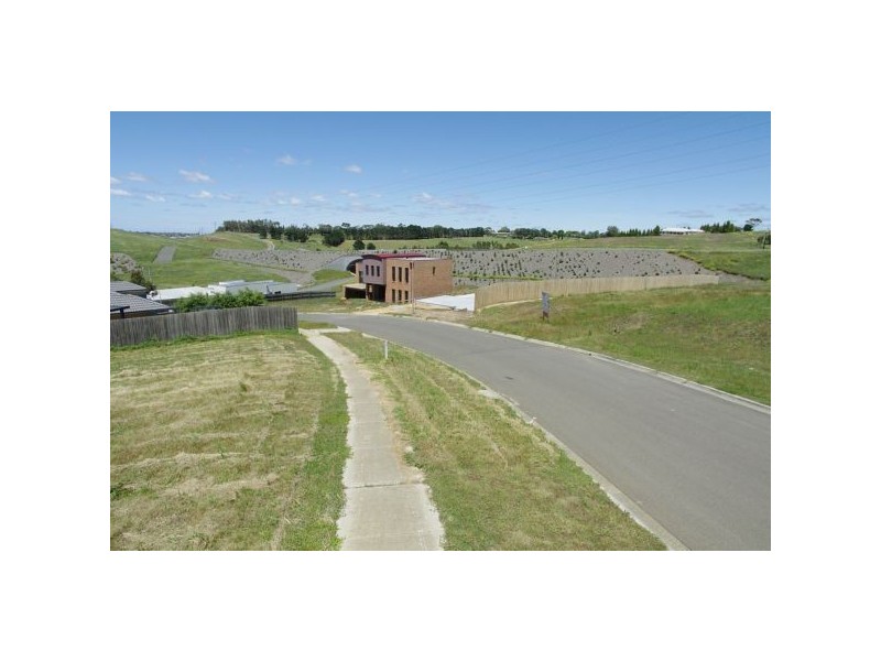 8 Greenfinch Way, Wandana Heights VIC 3216