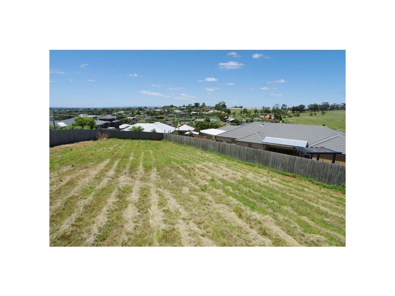 8 Greenfinch Way, Wandana Heights VIC 3216