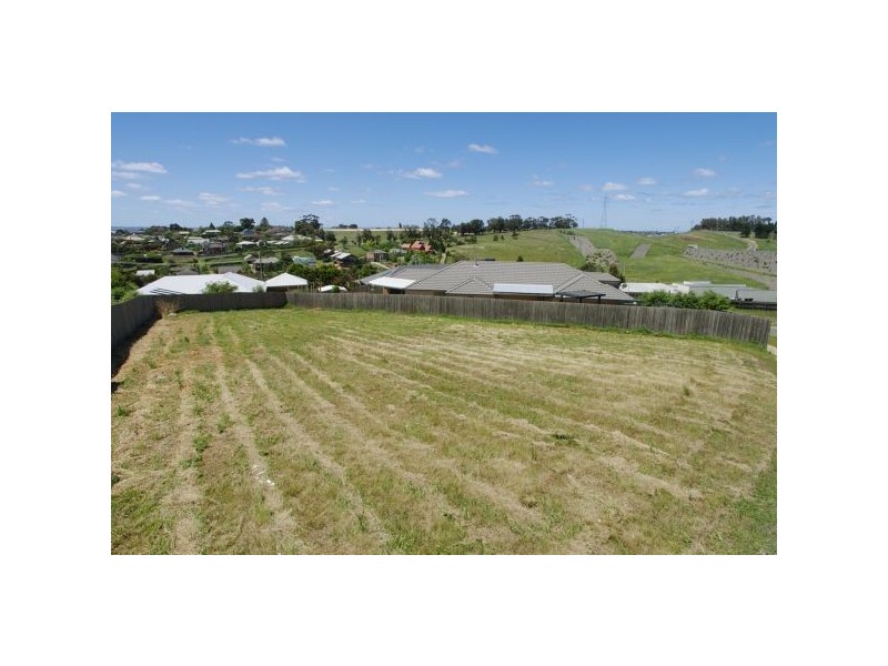 8 Greenfinch Way, Wandana Heights VIC 3216