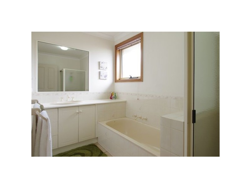 4 O’Dwyer Court, Lovely Banks VIC 3221