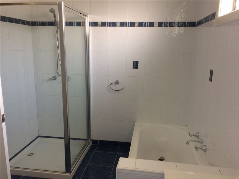 2 Weeroona Avenue, Hamlyn Heights VIC 3215