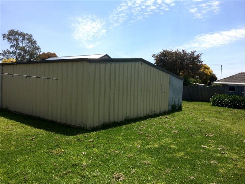 2 Weeroona Avenue, Hamlyn Heights VIC 3215