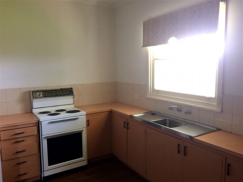 2 Weeroona Avenue, Hamlyn Heights VIC 3215