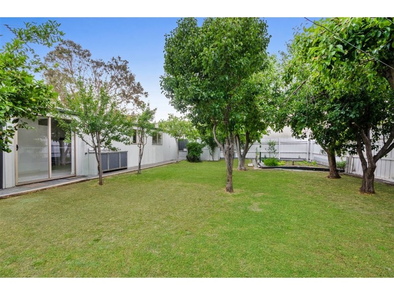 28 Nanworen Crescent, Bell Park VIC 3215