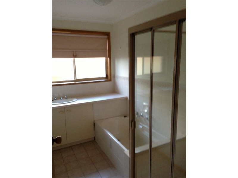 1/32 Rollins Road, Bell Post Hill VIC 3215