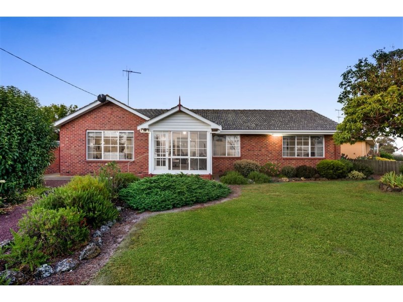 61 The Esplanade, North Shore VIC 3214