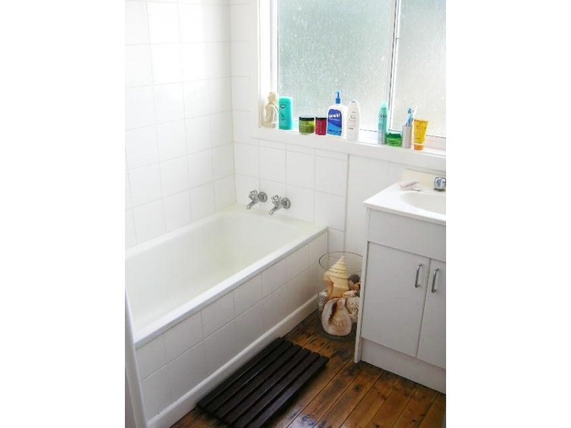 23 Pine Avenue, North Shore VIC 3214