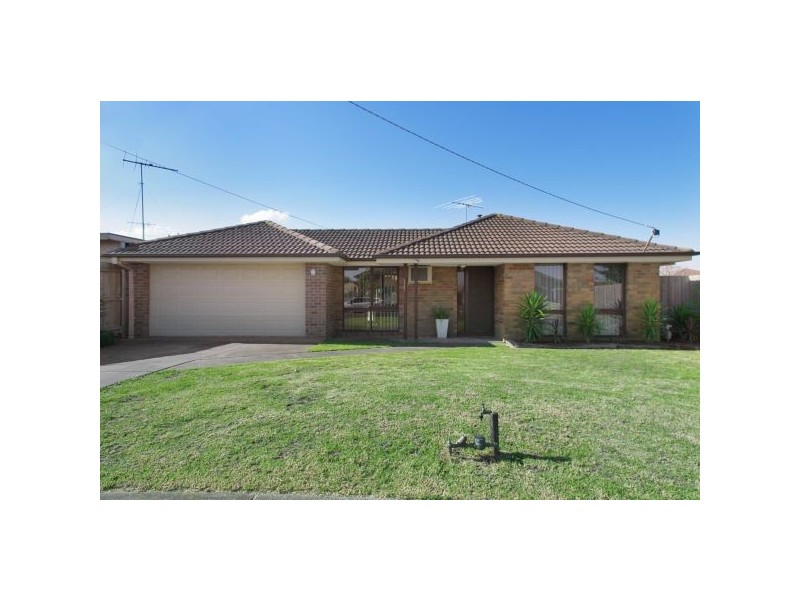 82 Nanworen Crescent, Bell Park VIC 3215