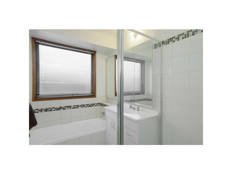 82 Nanworen Crescent, Bell Park VIC 3215