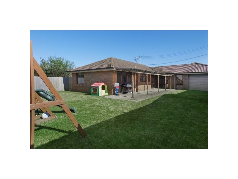 82 Nanworen Crescent, Bell Park VIC 3215